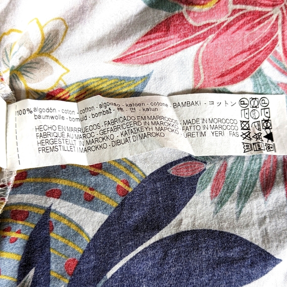 Puff Sleeve Blouse with Tropical Flower Print - Picture 5 of 5